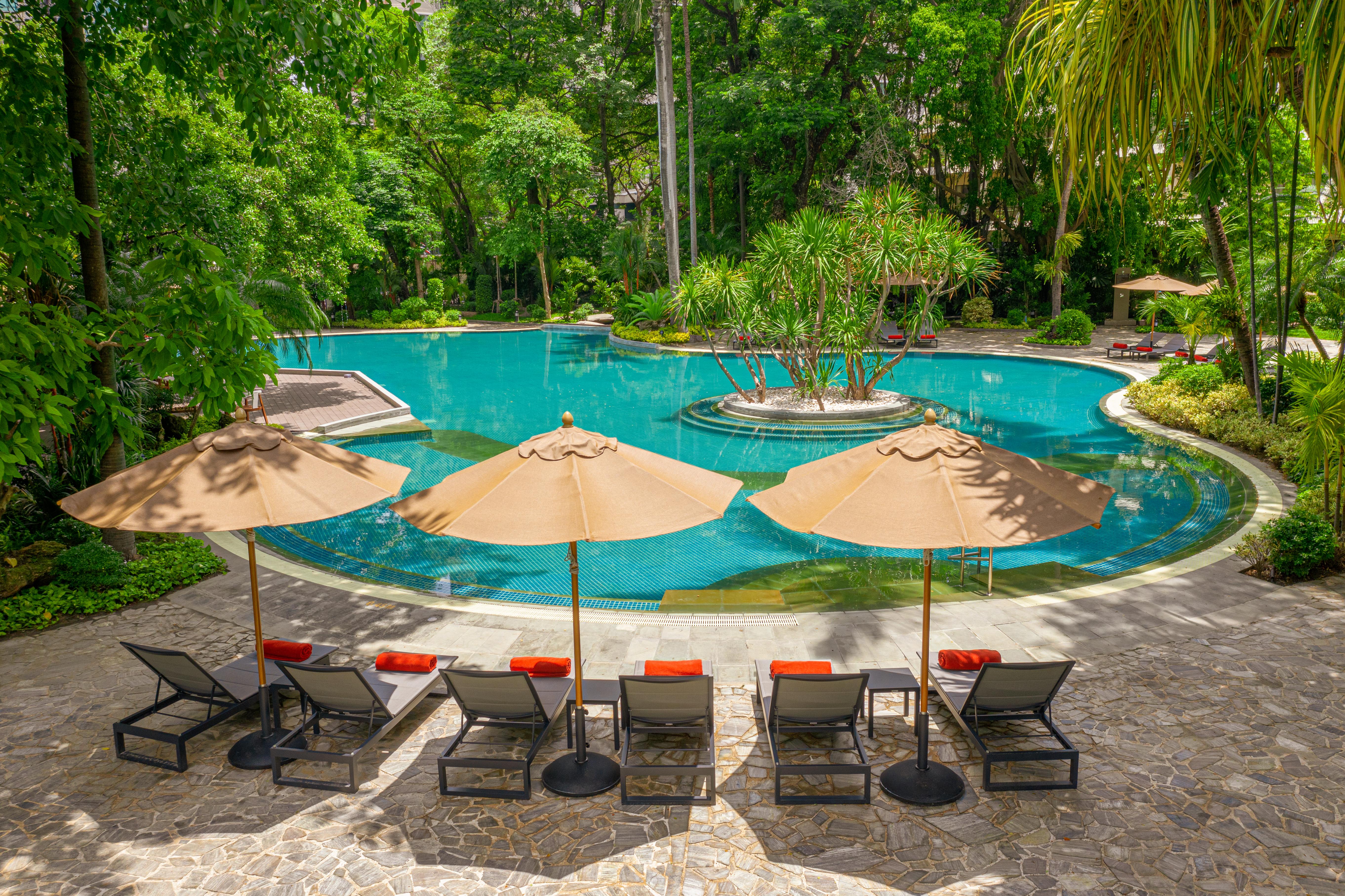 Moevenpick Hotel Bangkok Ploenchit Bdms Экстерьер фото