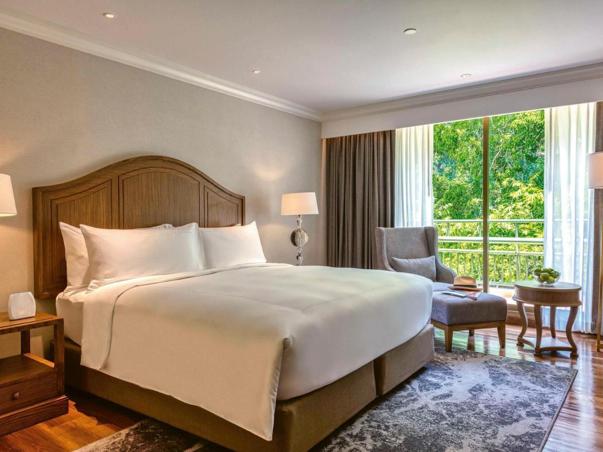 Moevenpick Hotel Bangkok Ploenchit Bdms Экстерьер фото