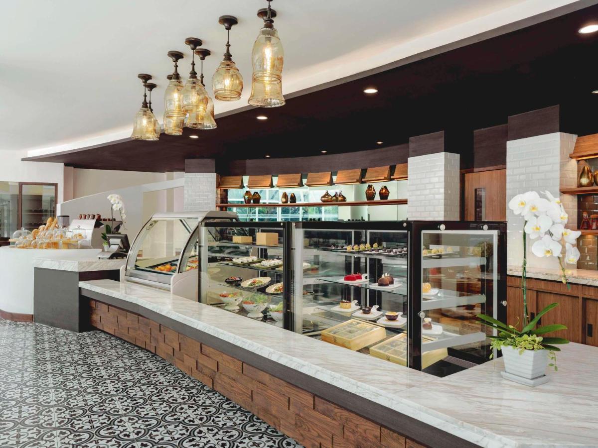 Moevenpick Hotel Bangkok Ploenchit Bdms Экстерьер фото