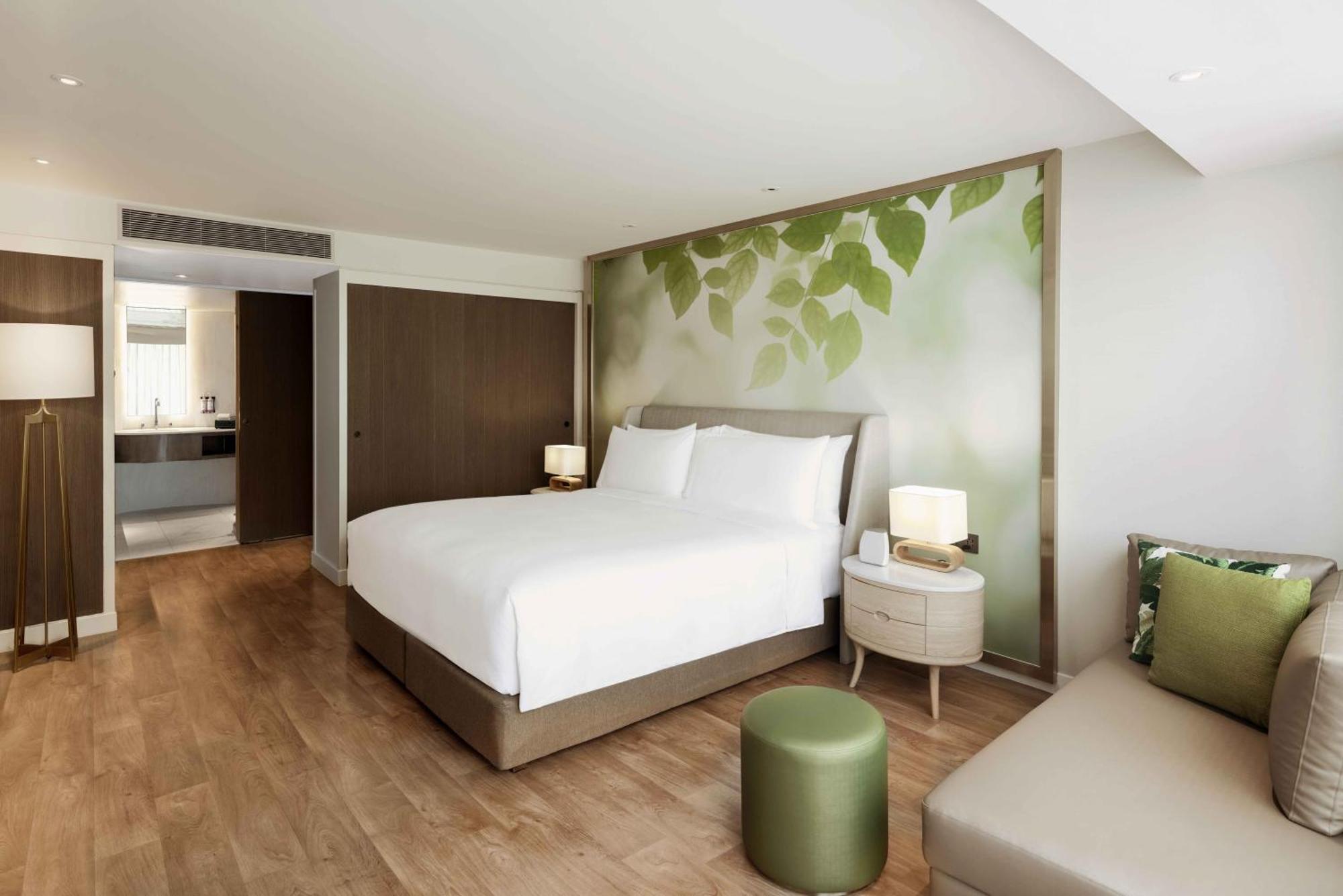 Moevenpick Hotel Bangkok Ploenchit Bdms Экстерьер фото