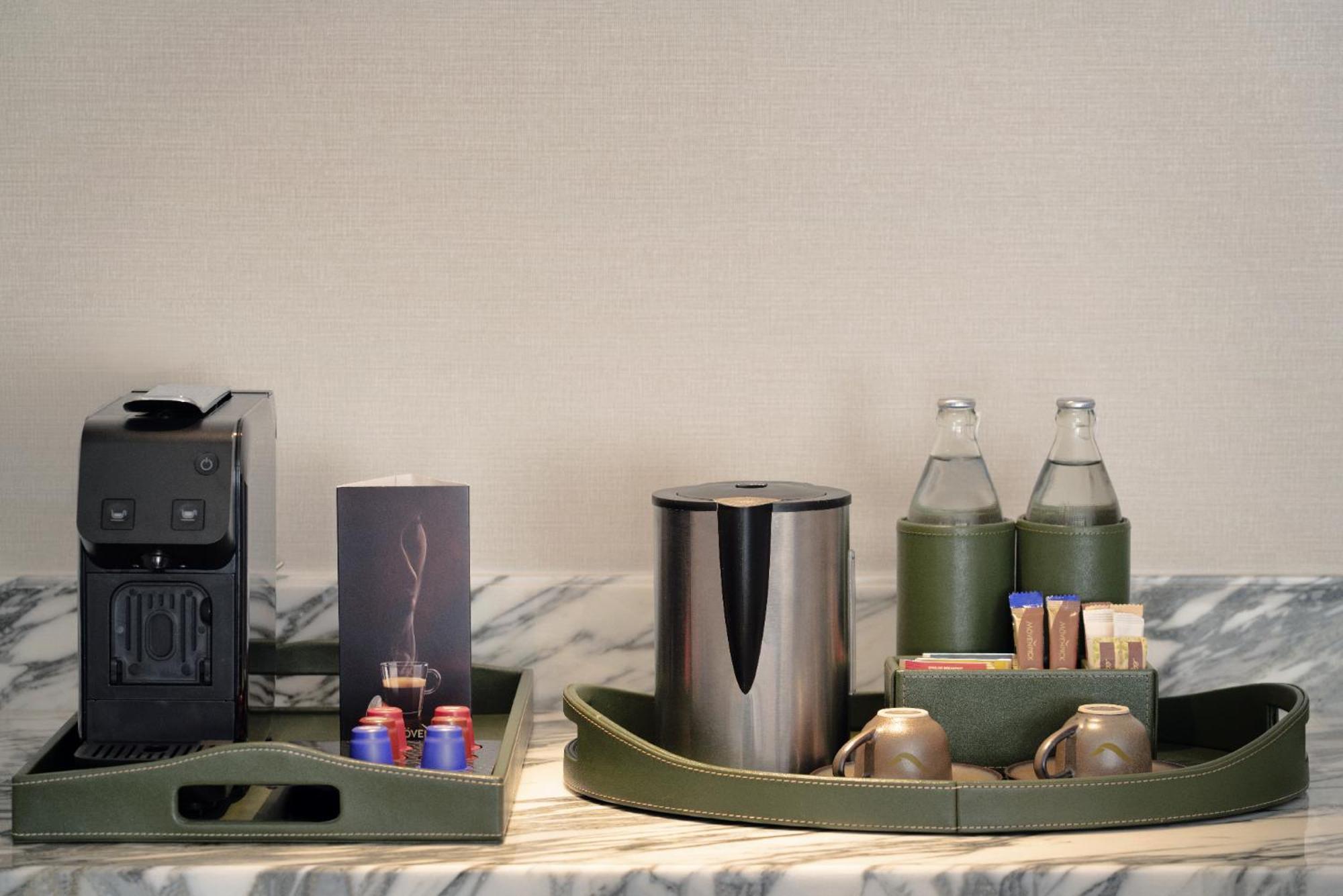 Moevenpick Hotel Bangkok Ploenchit Bdms Экстерьер фото