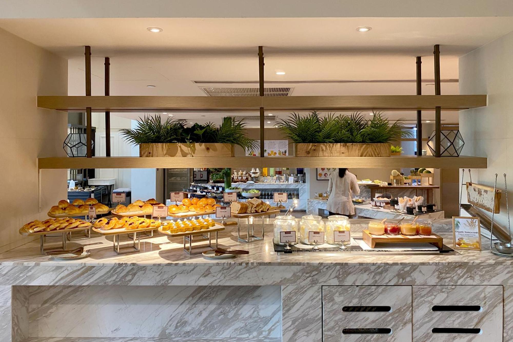 Moevenpick Hotel Bangkok Ploenchit Bdms Экстерьер фото