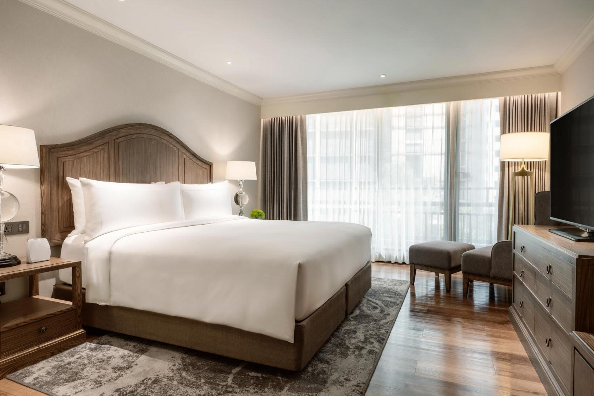 Moevenpick Hotel Bangkok Ploenchit Bdms Экстерьер фото