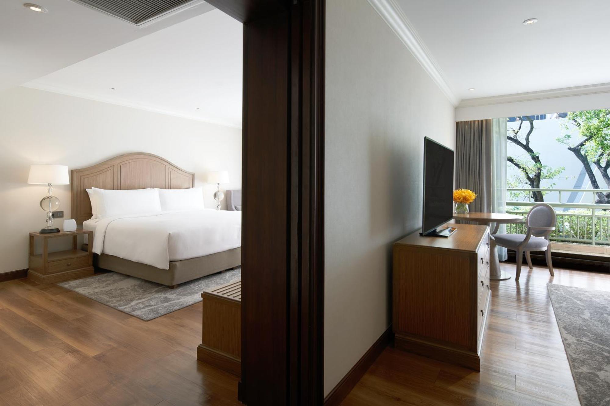 Moevenpick Hotel Bangkok Ploenchit Bdms Экстерьер фото